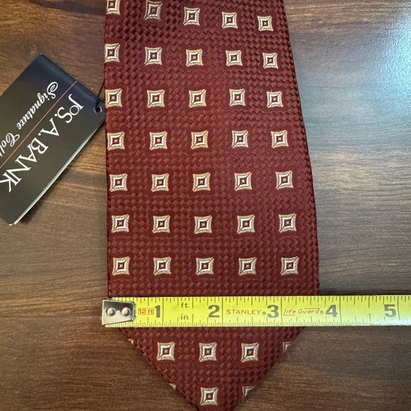 JOS. A. BANK Burgundy Square Pattern Tie - Picture 8 of 9